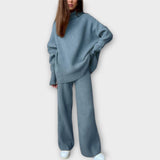 Kootud komplekt laia lõike ja minimalistliku disainiga